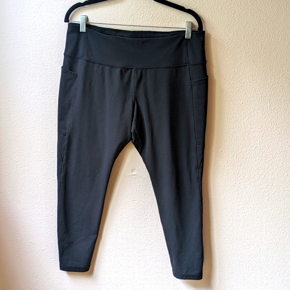 Super Soft Black Danskin Crop Leggings with Pockets - Women's XL
